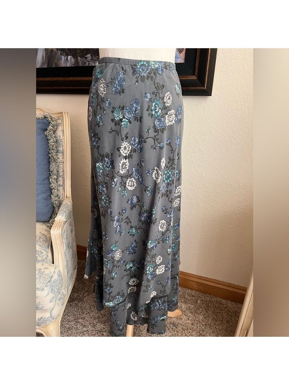 Sundance 109% Silk Gray Floral Skirt Size 8 - Picture 2 of 5